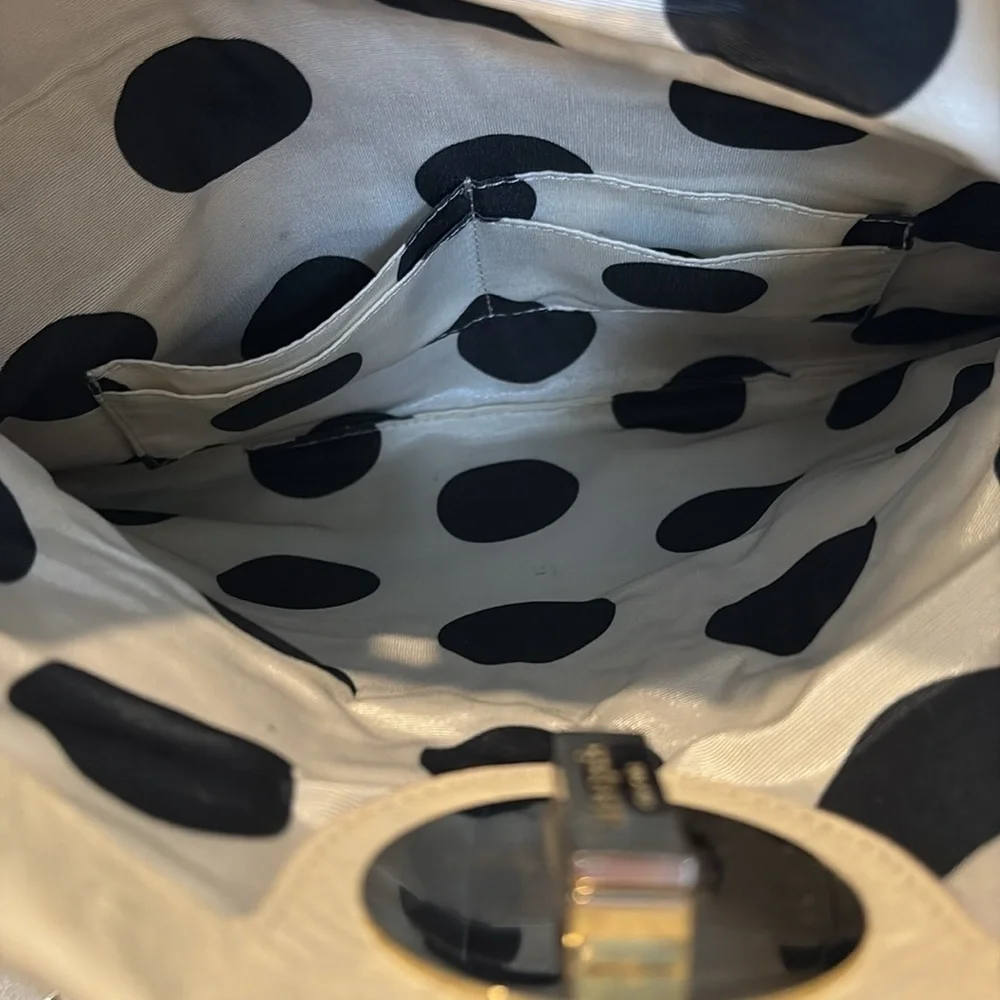 Kate Spade - Cream Handbag with gold strap and accents